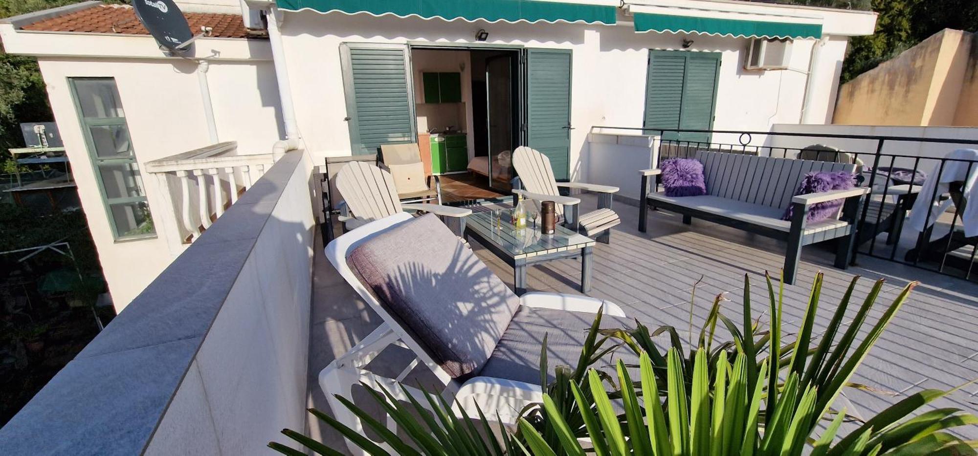 Lutovac Apartment *